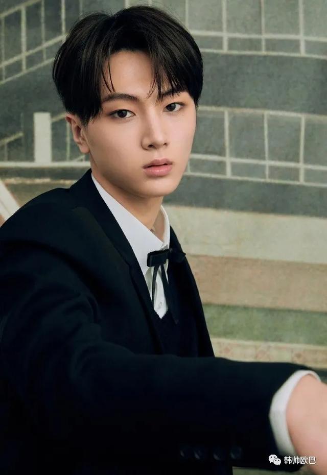 iland出道组男团的公式照美貌都一览无余地展示出来