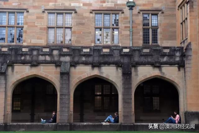 成批中国留学生离开澳洲，上网课无意义！签证申请暴跌88%！澳大学排名飙升，教授直呼：“全靠中国学生！”