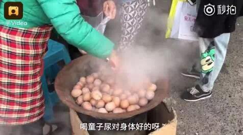 德国猛男三年间每天喝尿养生，但在中国还有比他更虎的...