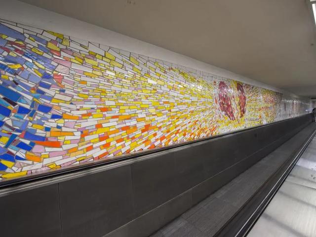 艺术与设计 - 穿梭在巴黎地铁里的文艺,自由与学术魅影