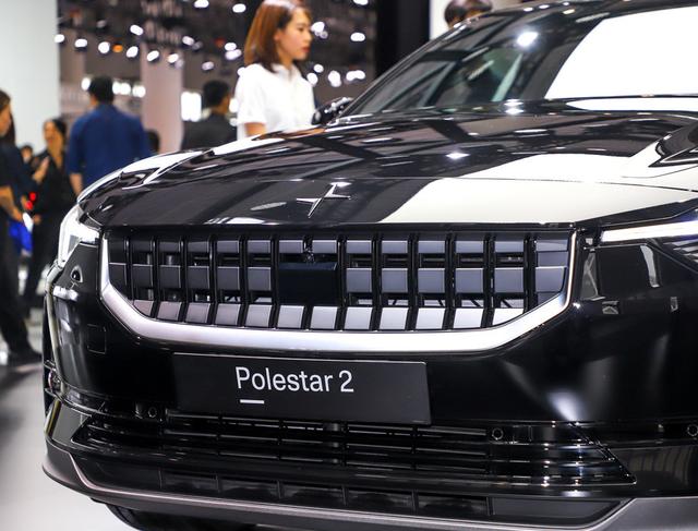 Polestar2极星起点较高，车身设计精简干练