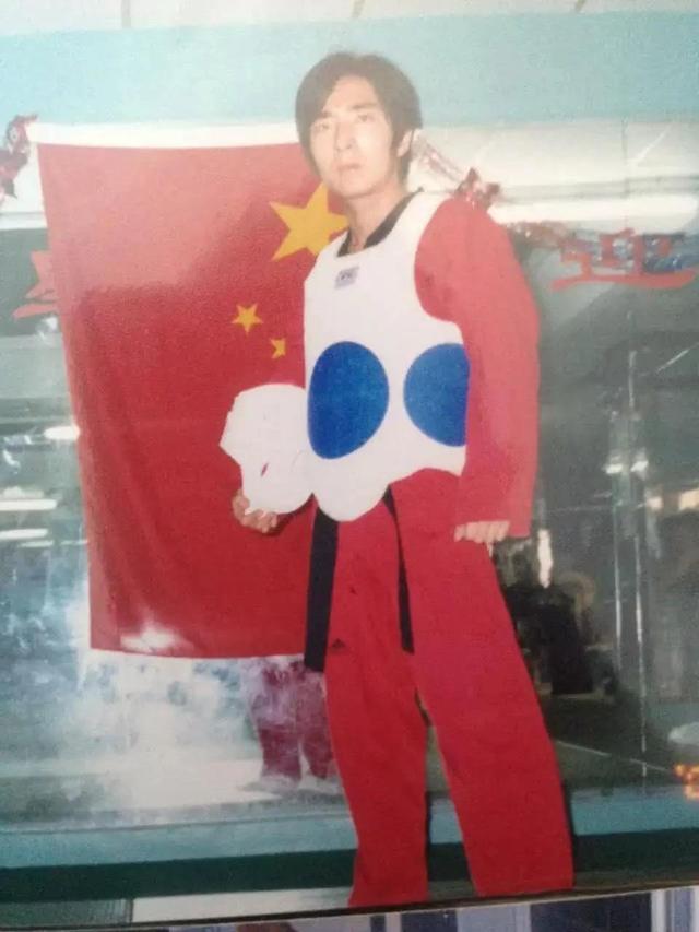 太硬汉了！真羡慕他这种“不服就干”的人生