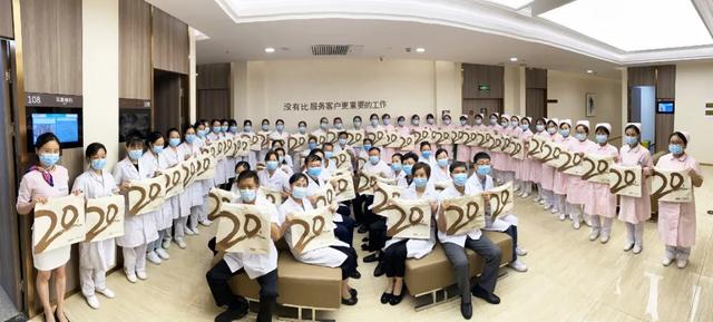 中国医师节丨白衣执甲，向每一位平凡而伟大的医师们致敬