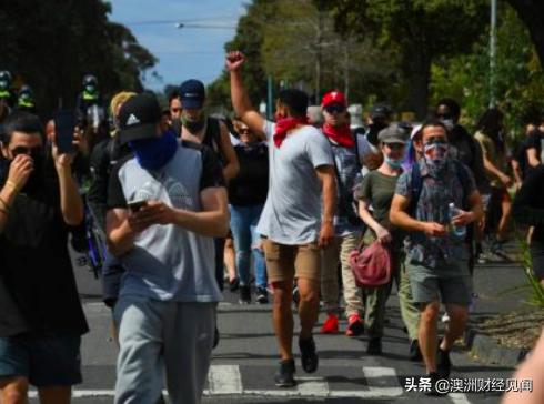 连续第三个周末！墨尔本反封锁抗议者再次与警察爆冲突