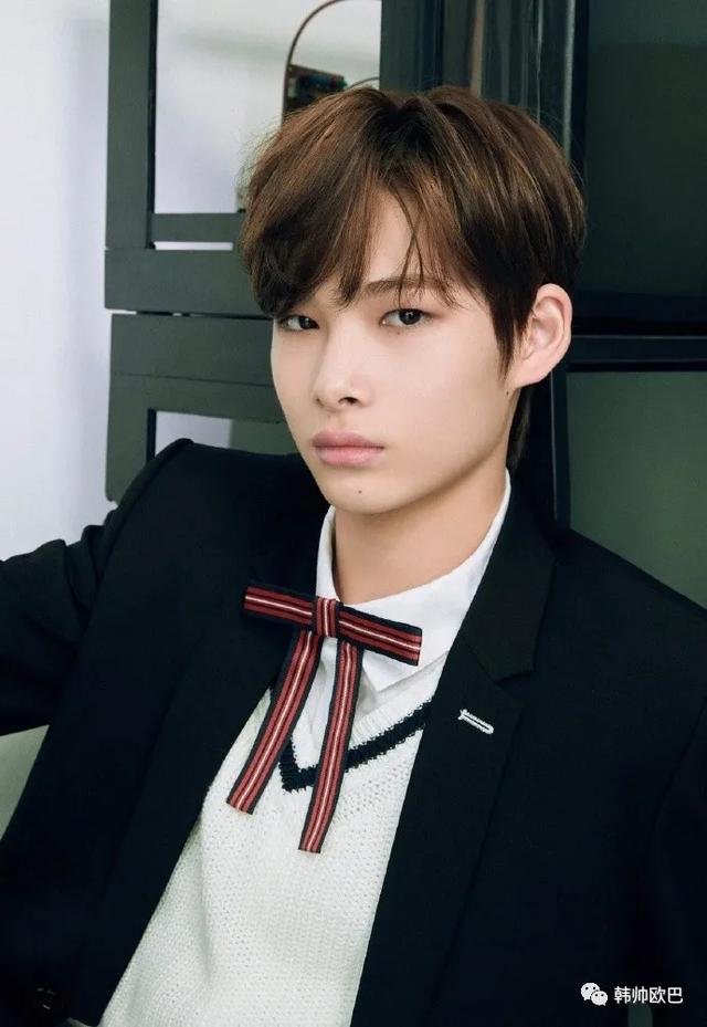 iland出道组男团的公式照美貌都一览无余地展示出来