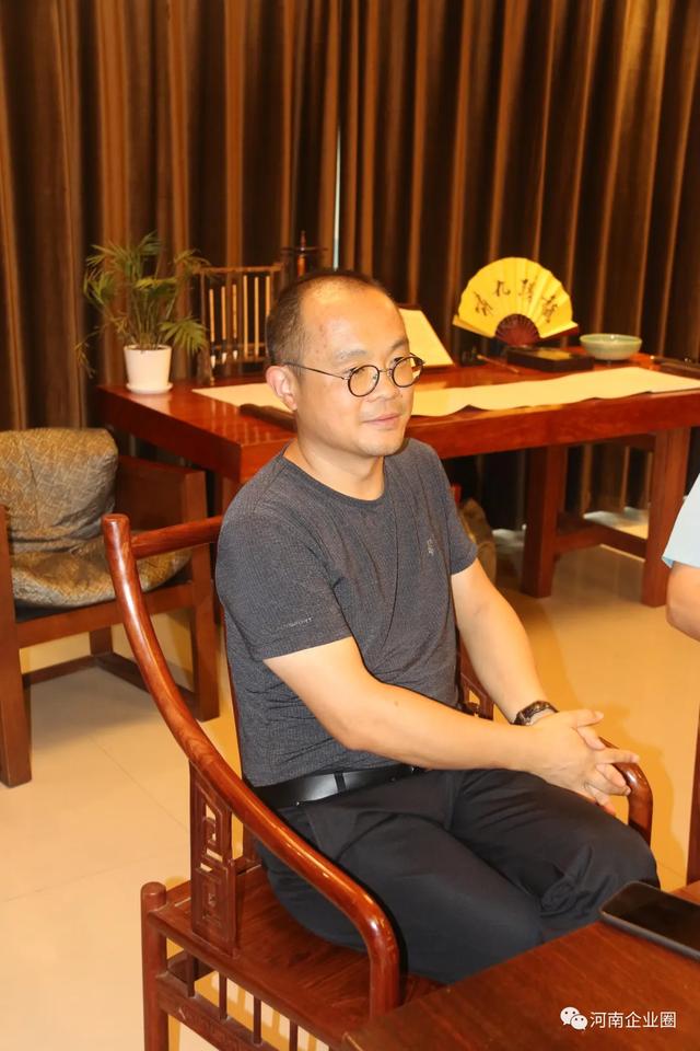 郑州读书会第九期读书活动在诚诚酒城举办