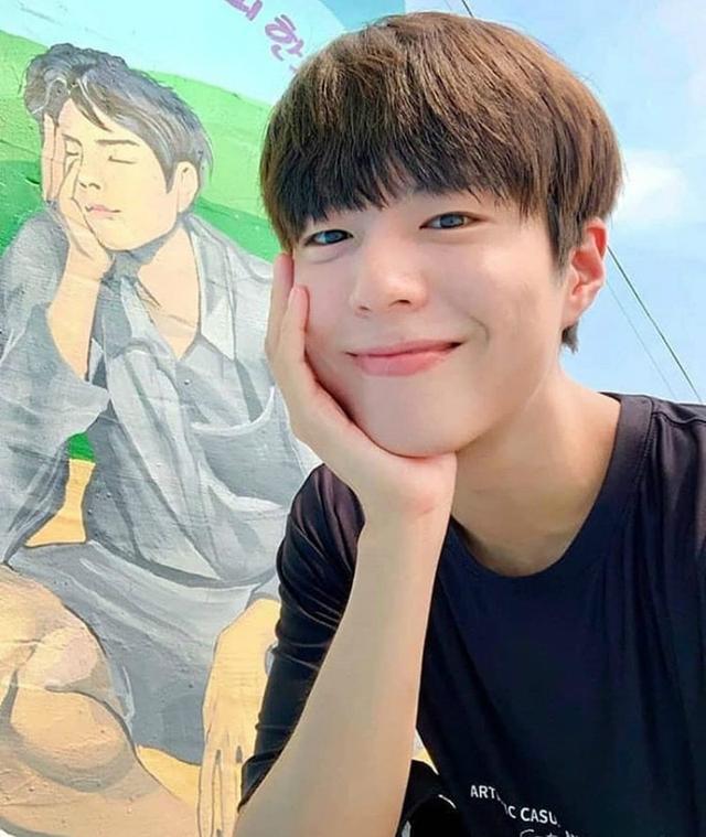 韩媒公开朴宝剑入伍照零交流低调入伍