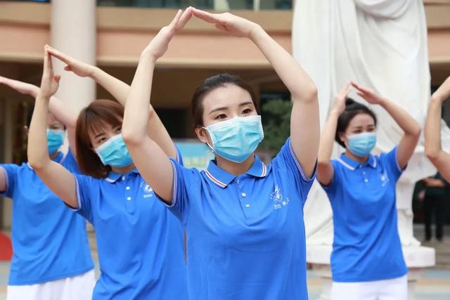 兑现迟到七个月的承诺！白衣换白纱，你是最美的新娘！