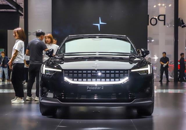 Polestar2极星起点较高，车身设计精简干练
