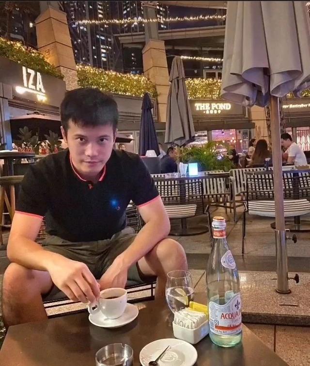 尝试朋友圈炫富定制服务后，我花十块钱钓了一卡车辣妹…