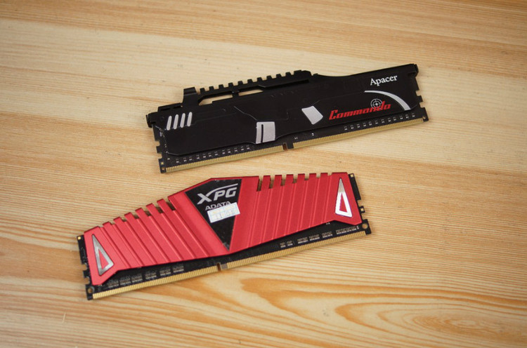结果很让我意外，二款DDR4内的超频效果对比