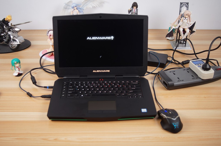 游戏玩家的首选利器，Alienware 15笔记本开箱