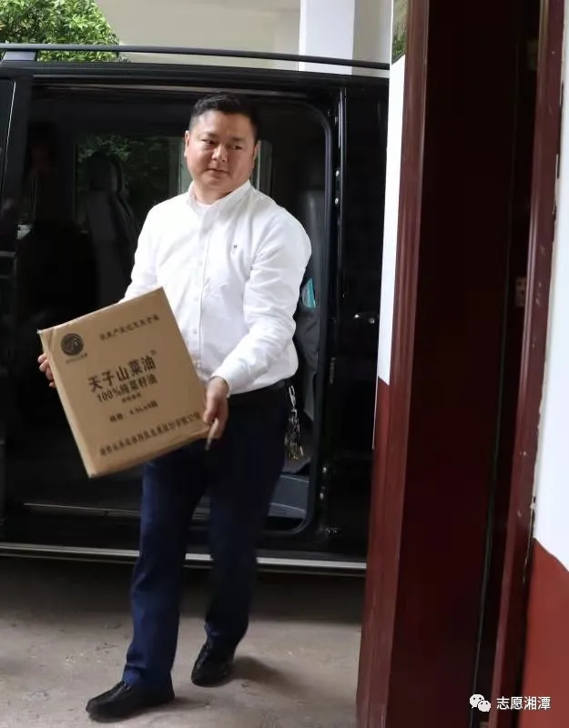 敬老、助学“益”路有您 温暖同行