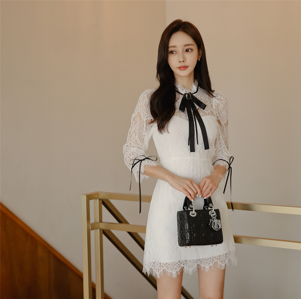 孙允珠丨羽帘白玫雕绣幕花系带蝴蝶裙