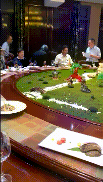 好笑的GIF动图：结婚，这种事情怎么能让兄弟帮忙呢！