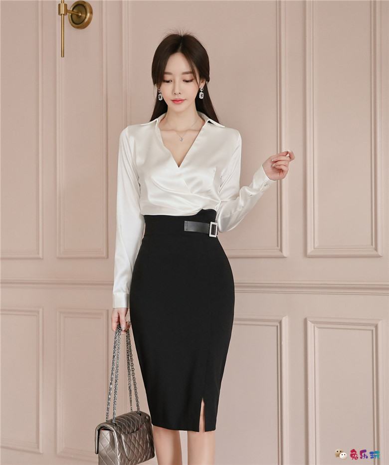 孙允珠：纯净碧波丝光滑柔斜衩及膝裙