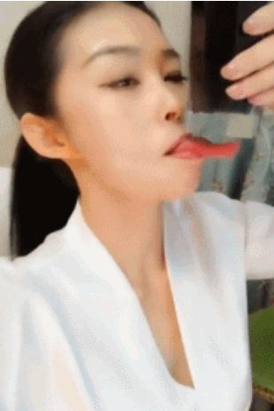 内涵漂亮美女动态图片：这头牛还是奶牛，很大了！