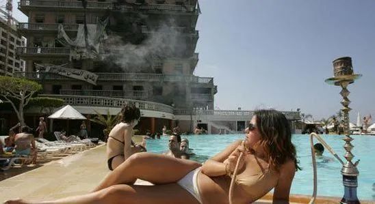 黎巴嫩女警被要求穿热裤上班，当地旅游业因此创下新高…