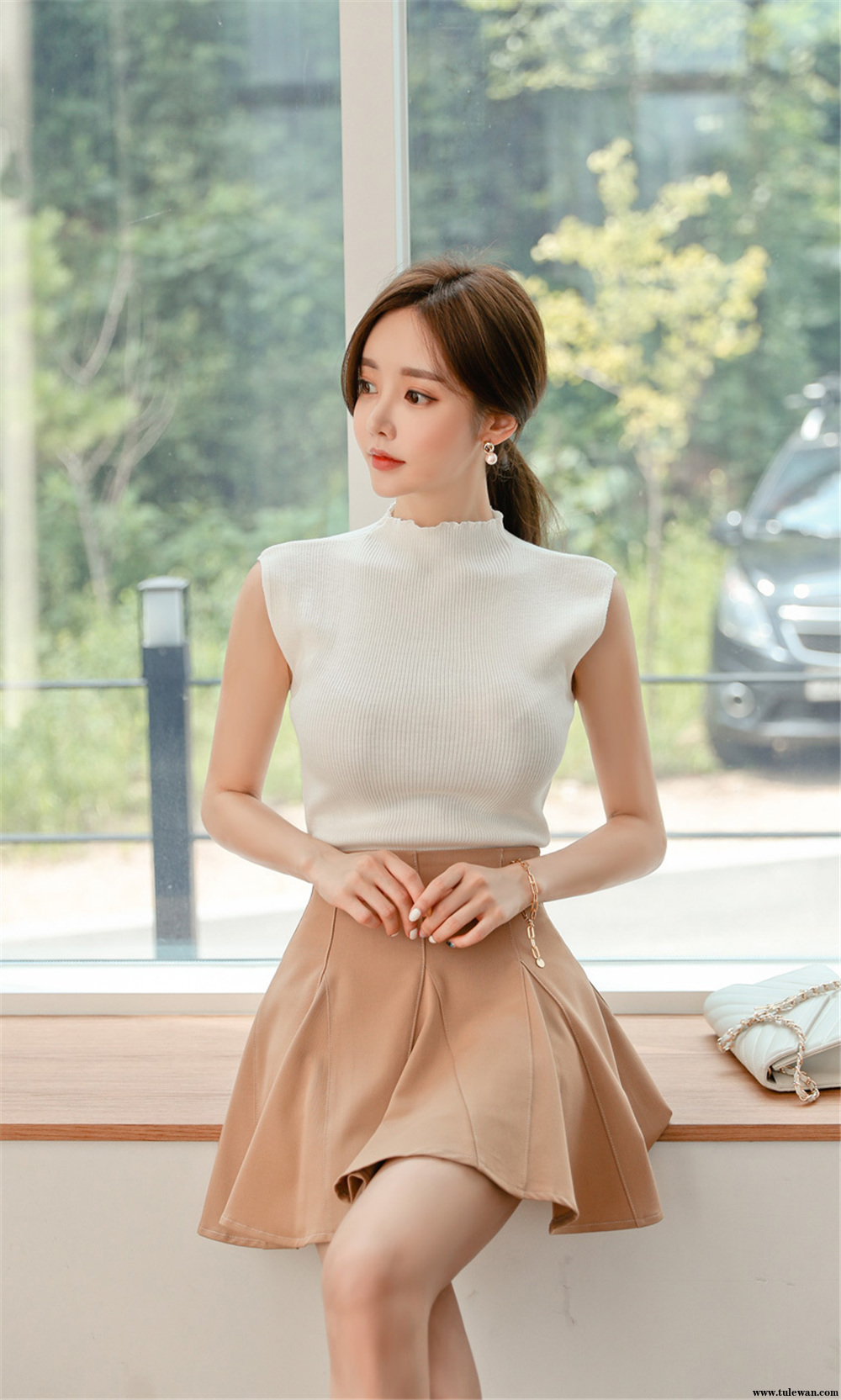 孙允珠丨枯枝花韵棕木彩绘玉色螺纹裙