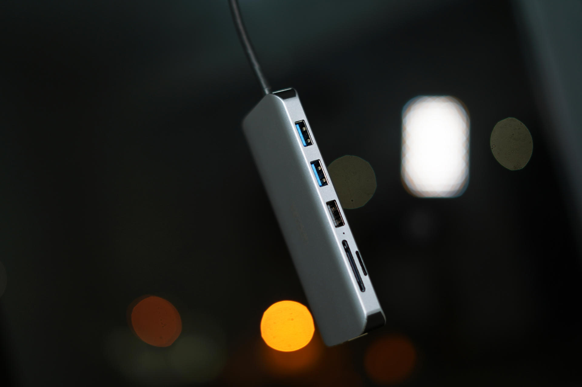 电脑接口不够用、不好用？一个扩展坞告诉你接口大满贯有多方便