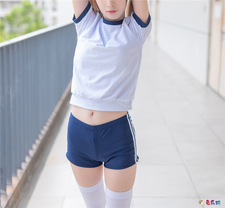 教室走廊的体操服少女