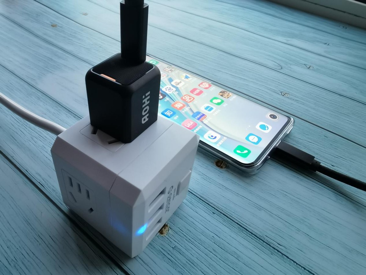 AOHI30W充电头上手体验——手机、平板、笔记本都能充