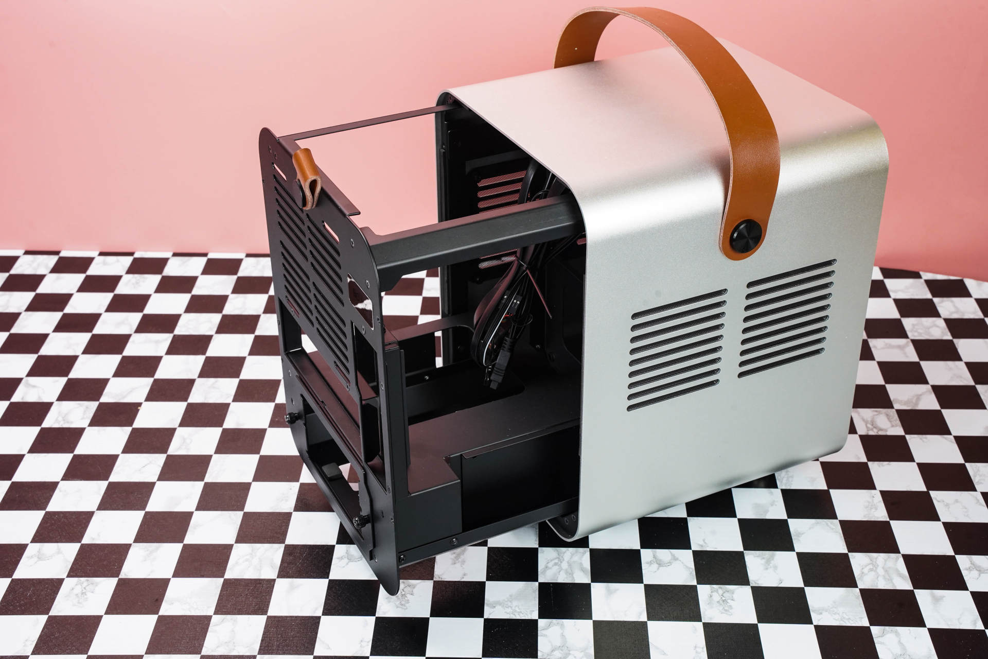 DIY玩家如何给媳妇选择电脑？乔斯伯BO100装机实录