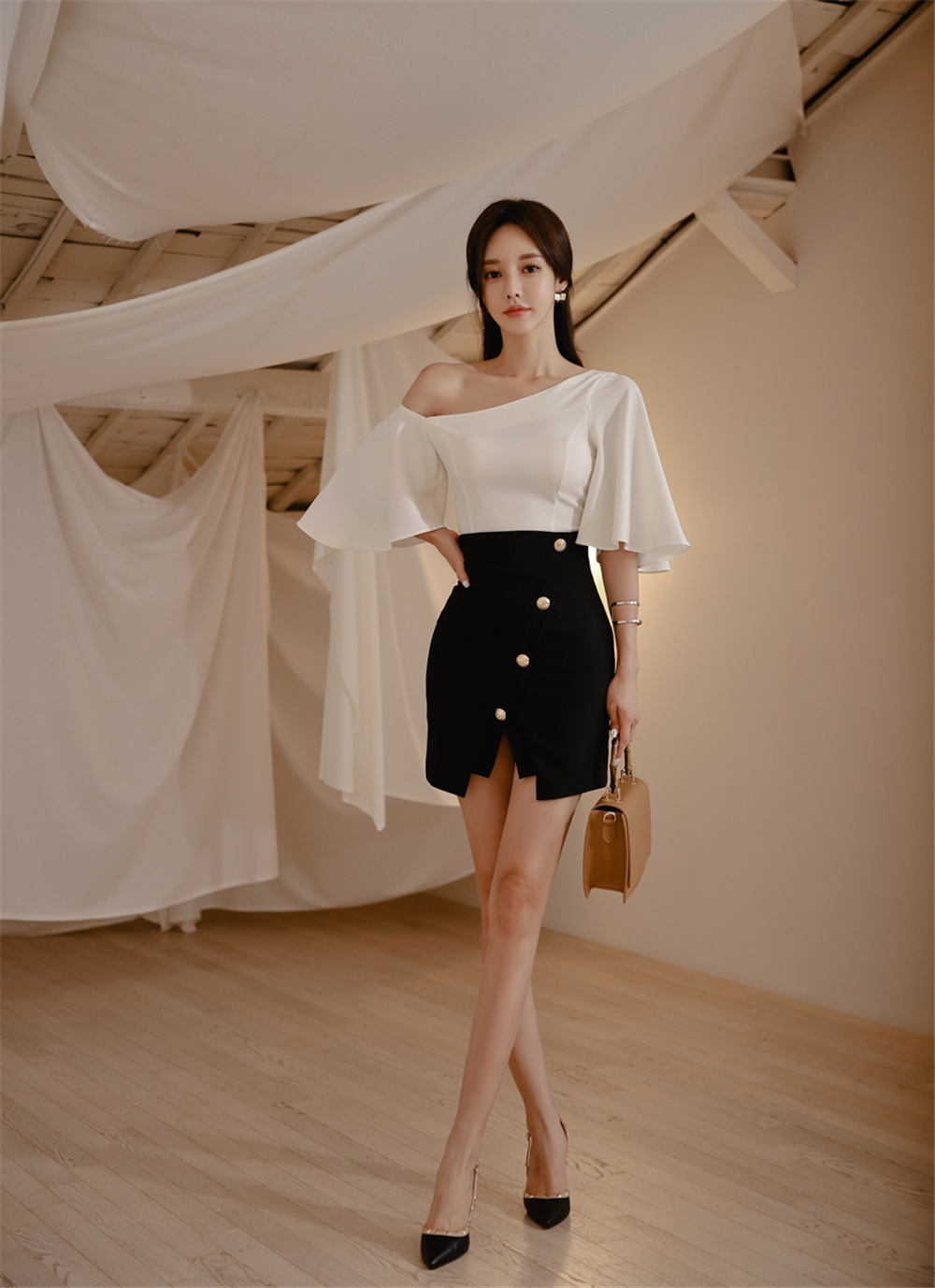 孙允珠丨秋雅莲子银杏花扇氤氲露肩裙