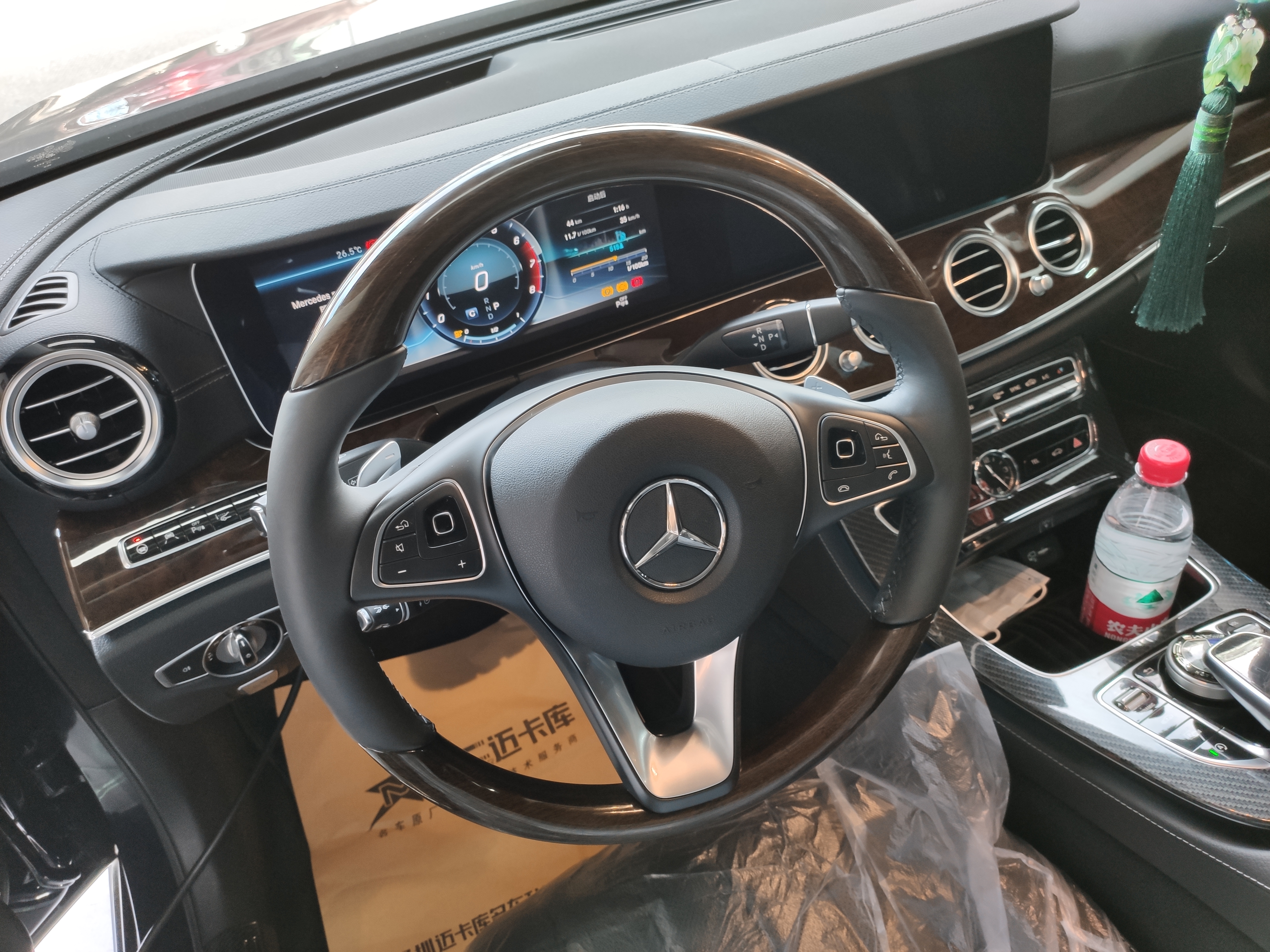 奔驰e级e320改桃木方向盘手感更佳