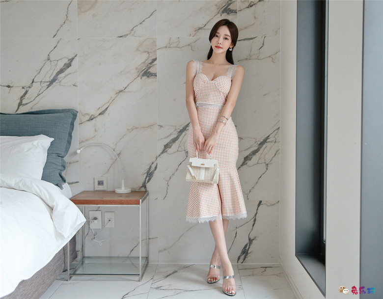 孙允珠丨娇霖幻露粉彩霓裳秋婉吊肩裙