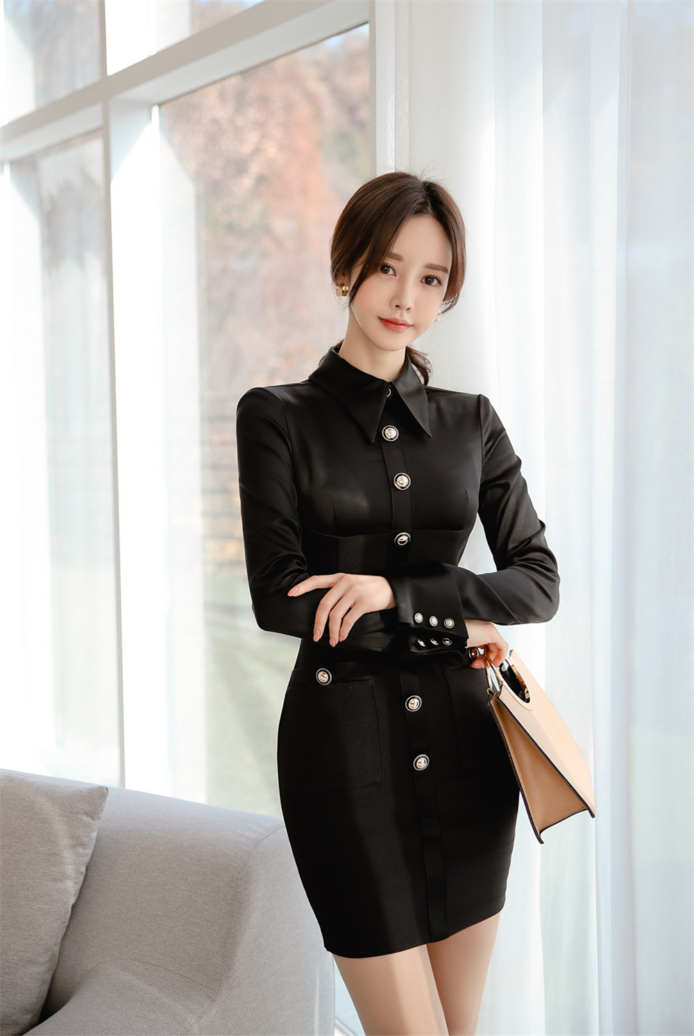 孙允珠丨深色竖纹纽扣古典锡兰包臀裙