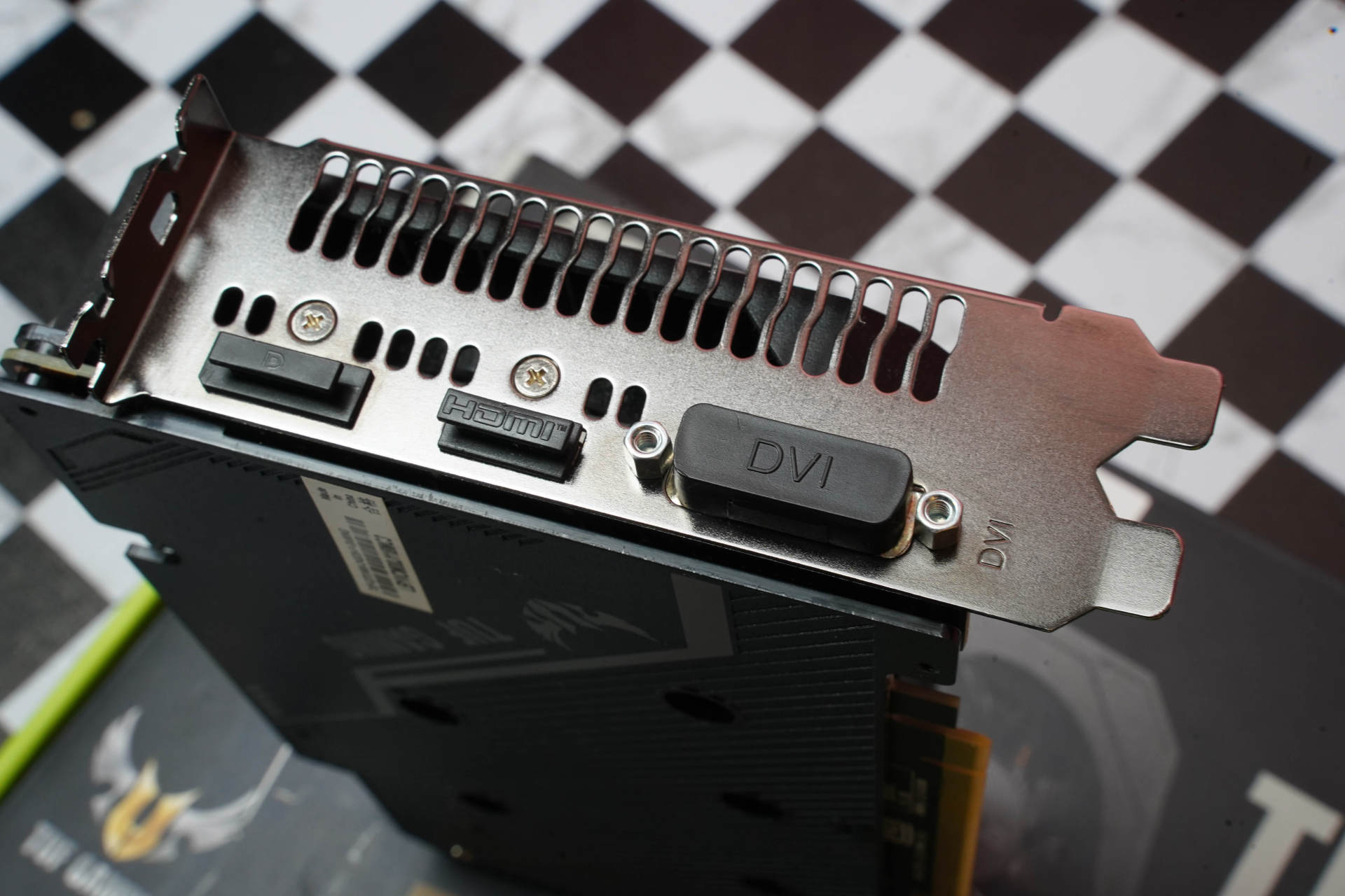 DIY玩家如何给媳妇选择电脑？乔斯伯BO100装机实录