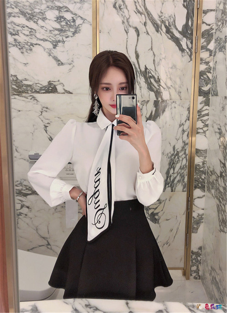 孙允珠丨白汀威士忌西洋字母絮带衣裙