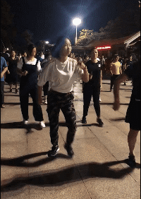 漂亮美女动图：瑜伽，这个柔软度可以