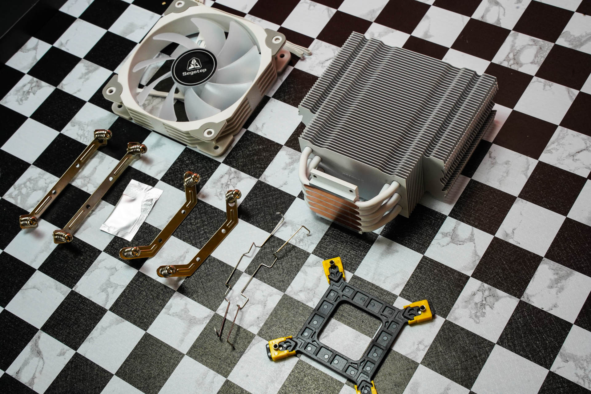 DIY玩家如何给媳妇选择电脑？乔斯伯BO100装机实录