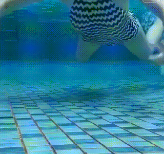 好看的小姐姐gif：小姐姐，怎么笑的这么开心？