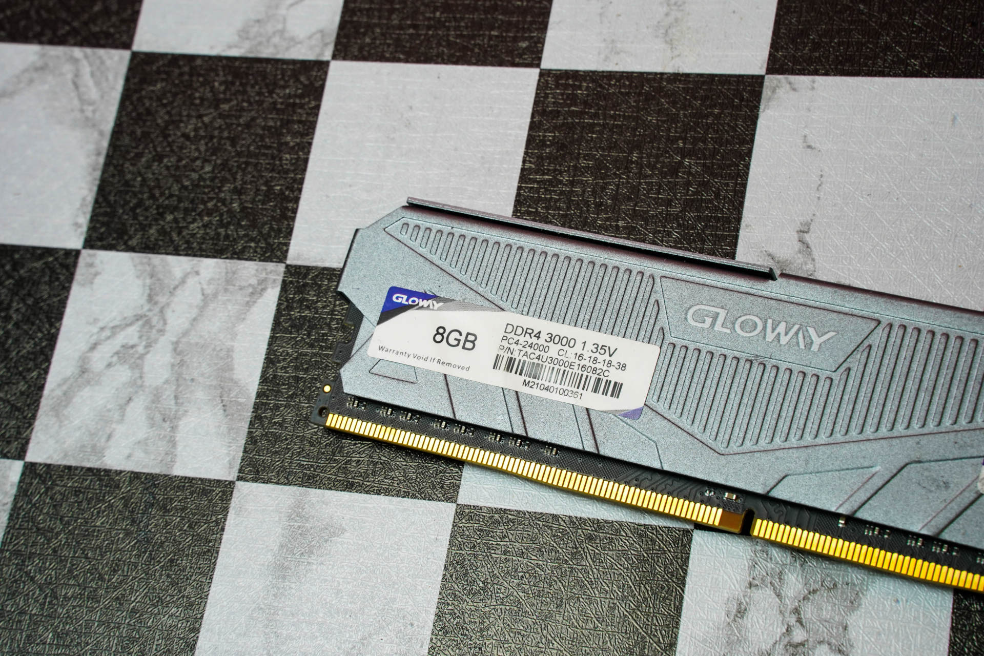 DIY玩家如何给媳妇选择电脑？乔斯伯BO100装机实录