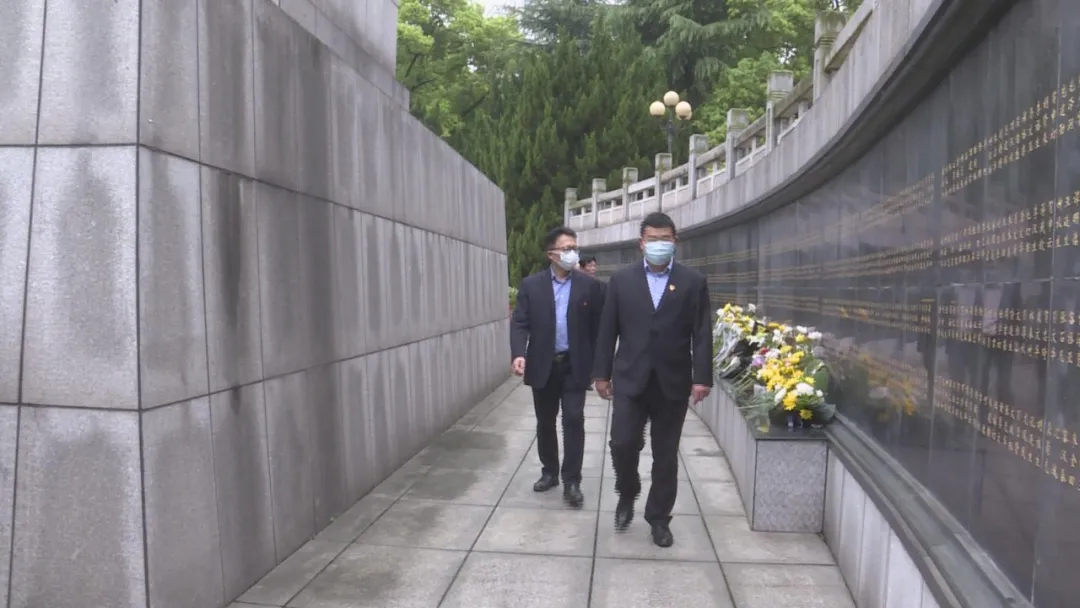 铭记革命历史 传承红色基因 —— 湘潭交发集团开展祭奠英烈党史学习教育活动