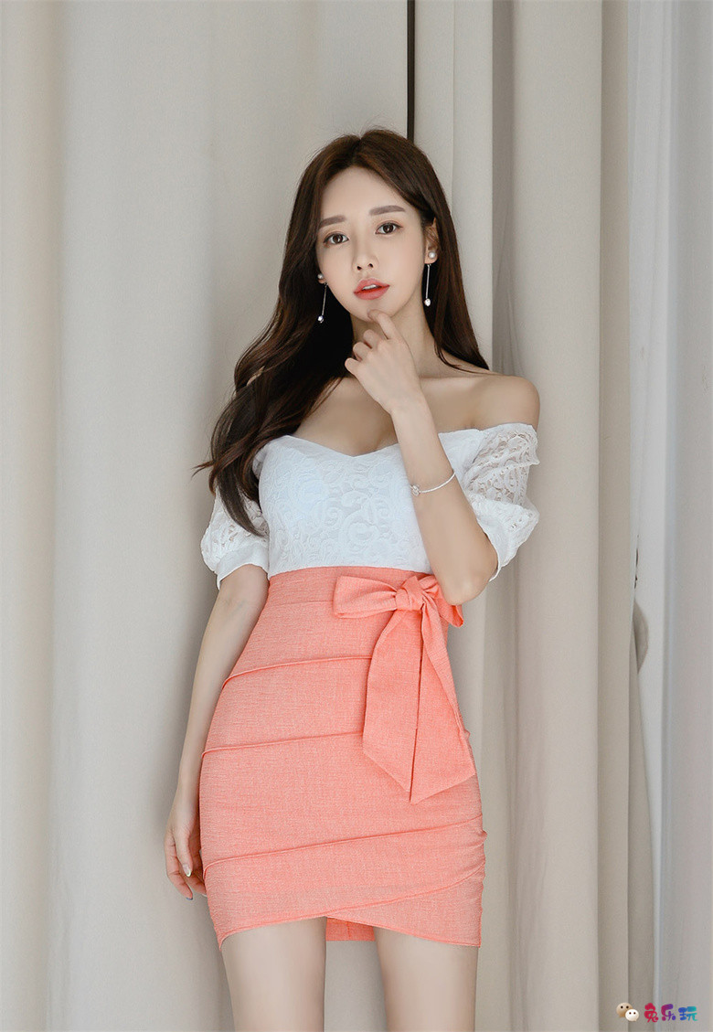 孙允珠丨西柚鸢红夏日藤蔓清甜包臀裙