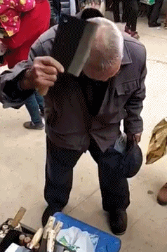 笑死人的动态图片：年纪轻轻就想玩死自己，佩服