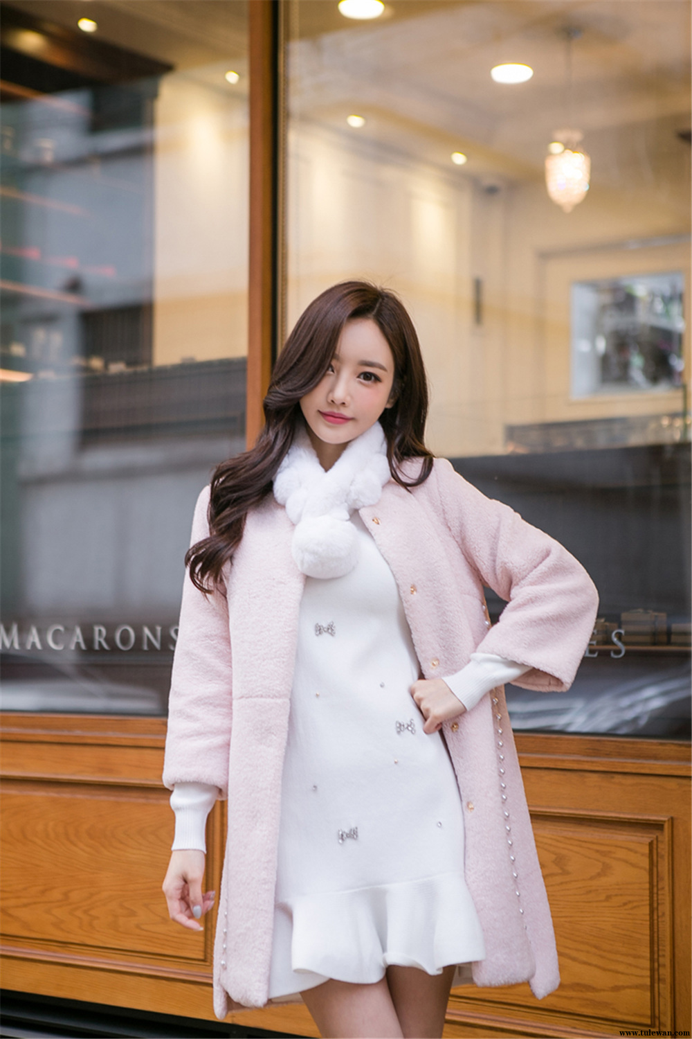 孙允珠丨玻璃镶珠红粉丽人细呢绒风衣