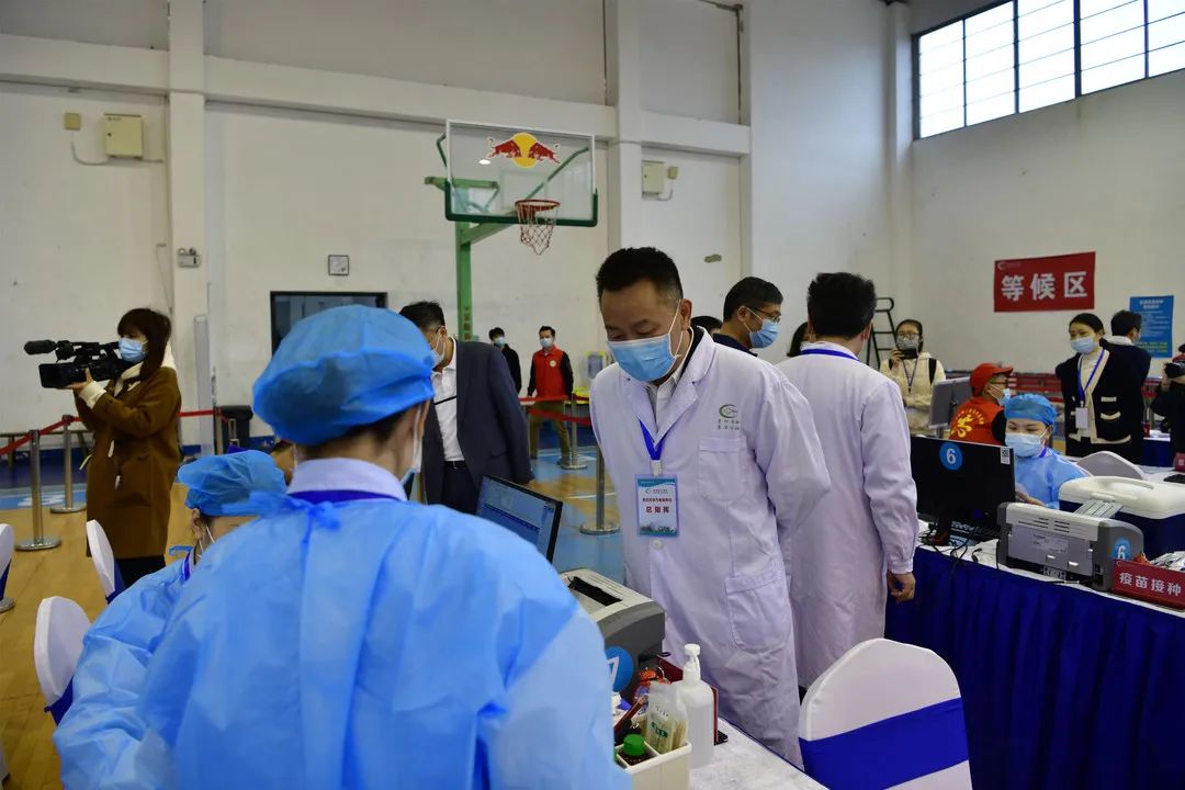 152位惠景“志愿红”助力新冠病毒疫苗接种