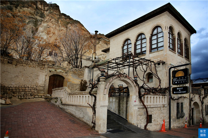 土耳其卡巴多奇亚，三百万年火山爆发形成岩洞，住在里面感觉如何