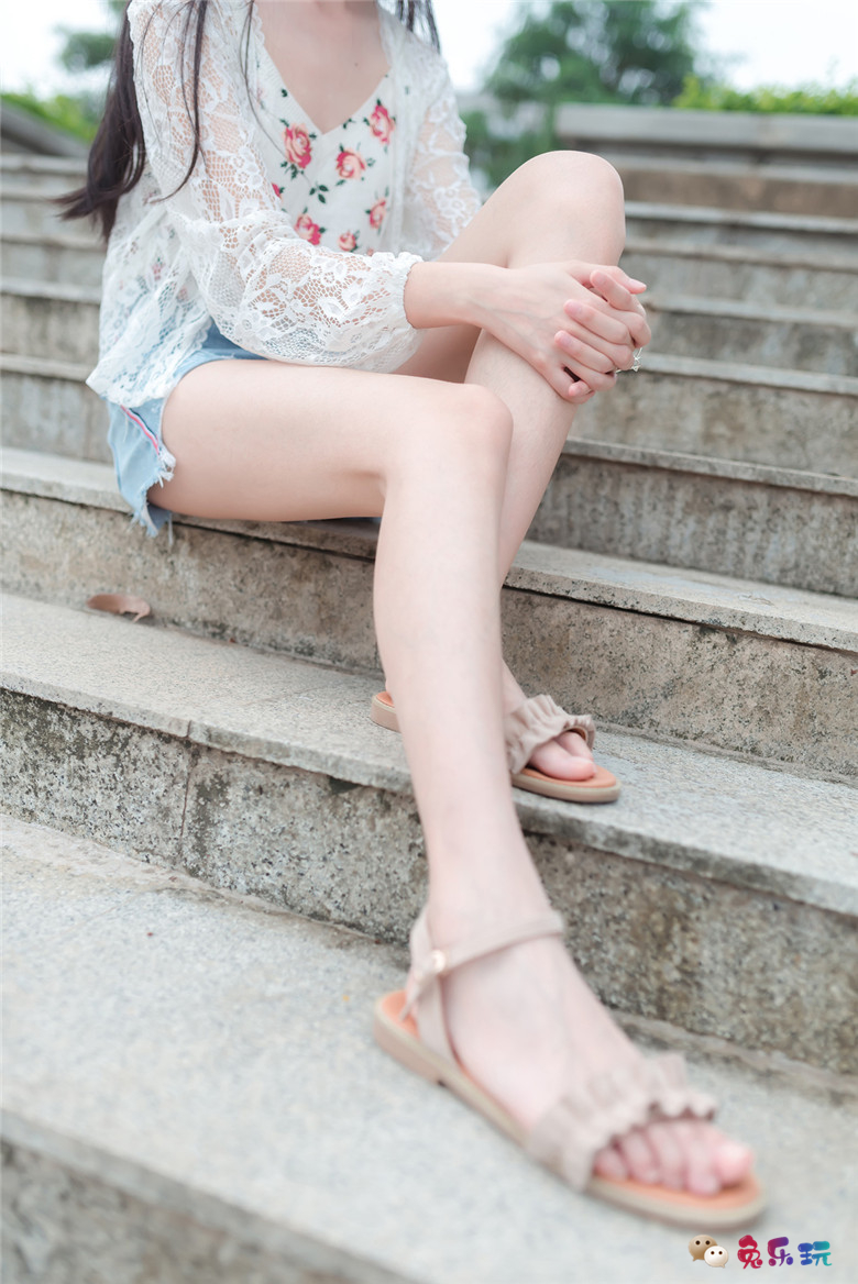 果腿妹子的美腿福利