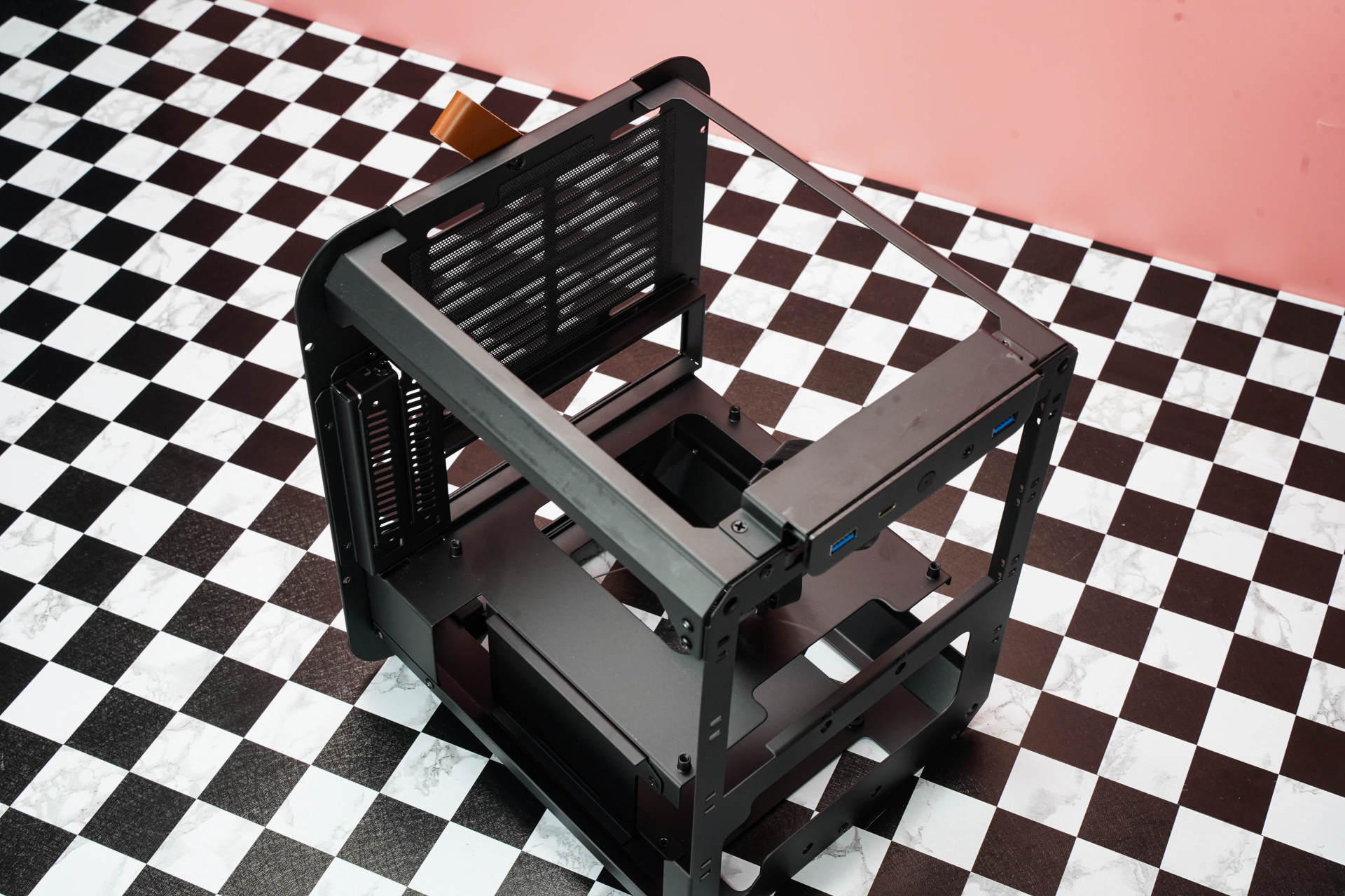 DIY玩家如何给媳妇选择电脑？乔斯伯BO100装机实录