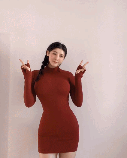 邪恶妹子动图图片：穿裙子，搭上这种身材就是天作之合了！
