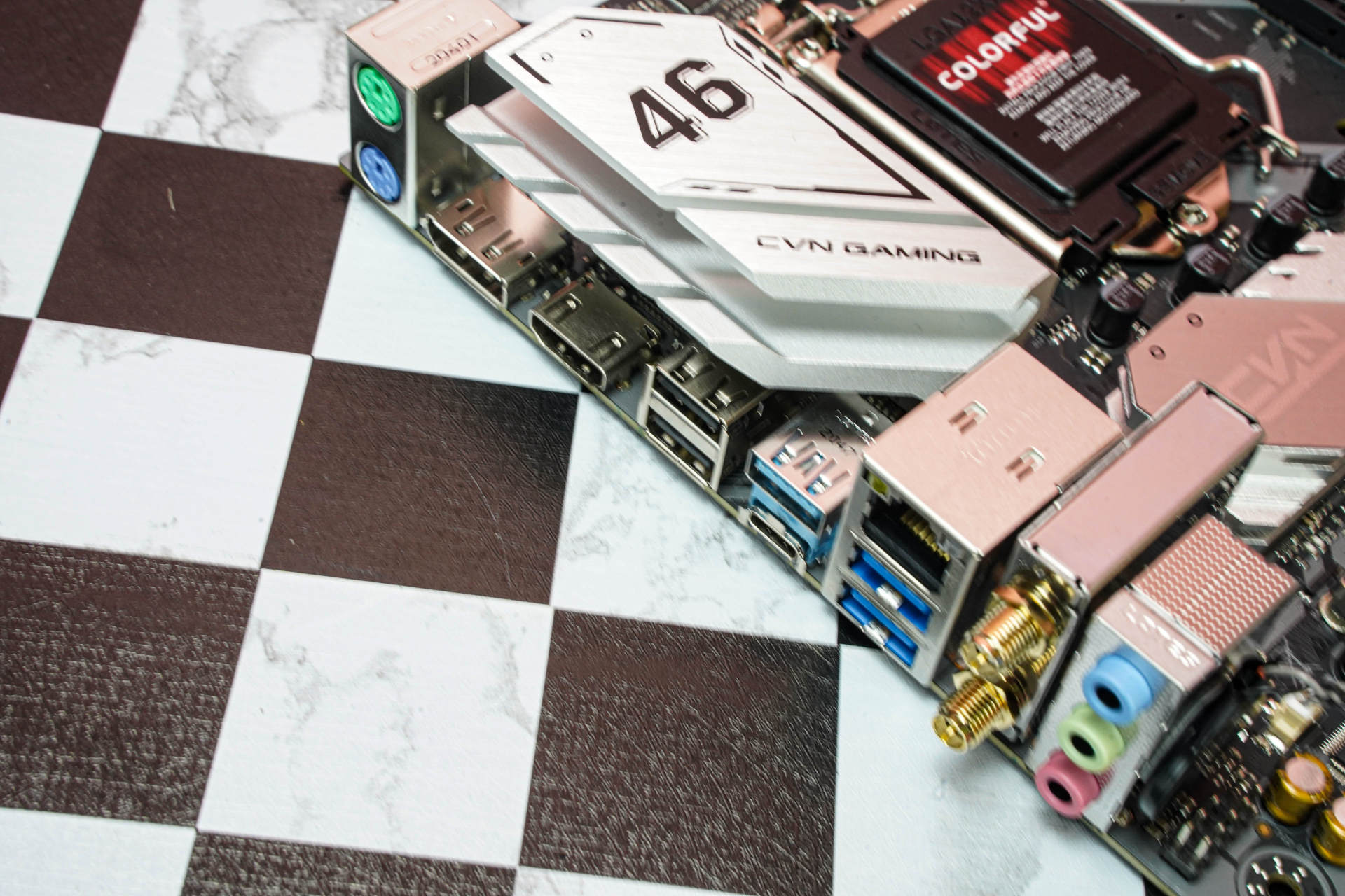 DIY玩家如何给媳妇选择电脑？乔斯伯BO100装机实录