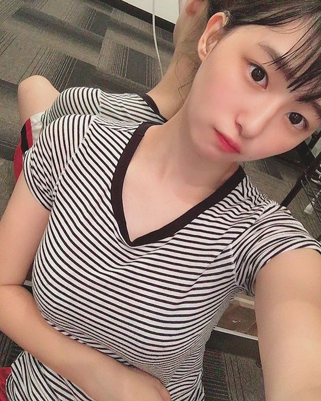 日本00后温柔系美少女我妻ゆりか让你心疼的想呵护！
