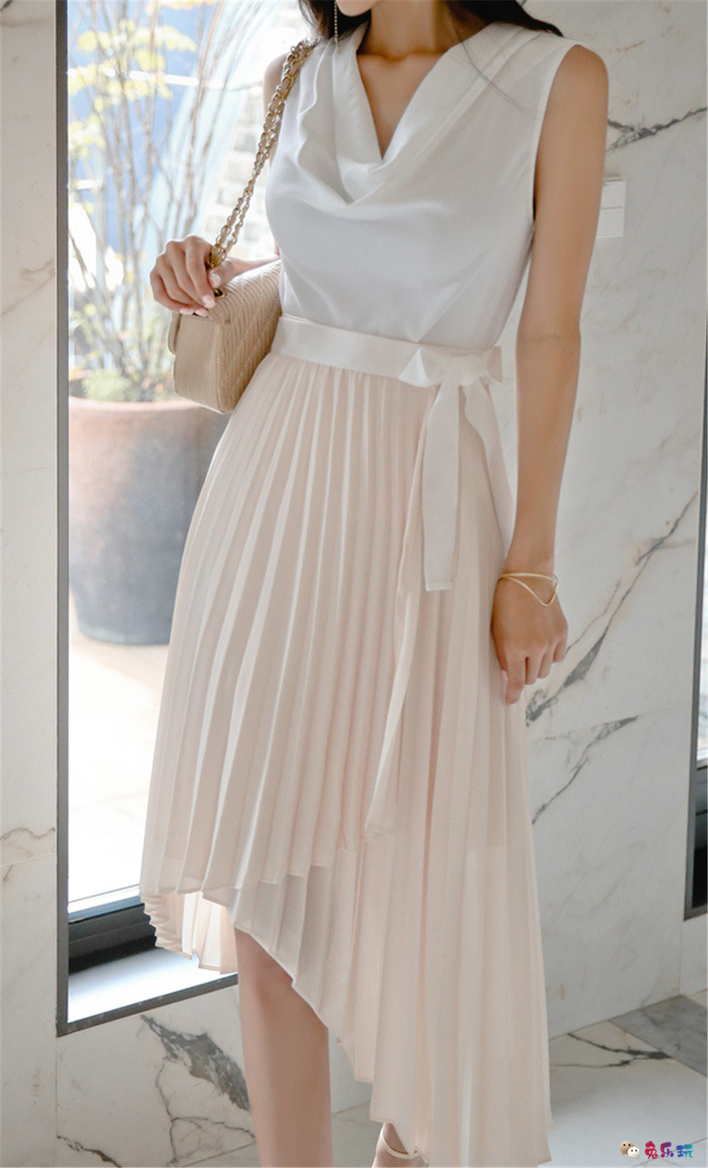 孙允珠丨蕙兰吊领古典墨韵柔白丝缎裙