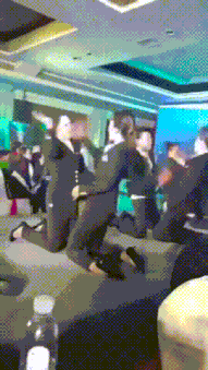 爆笑动图GIF：舔狗被女神无视，就是这个画面了！
